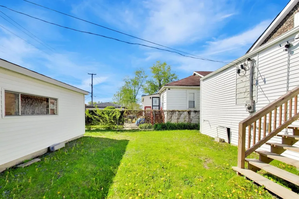 9549 South Calumet Avenue Chicago IL 60628