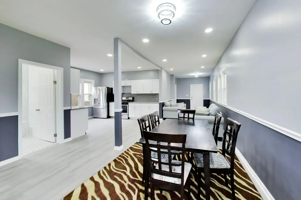 9549 South Calumet Avenue Chicago IL 60628