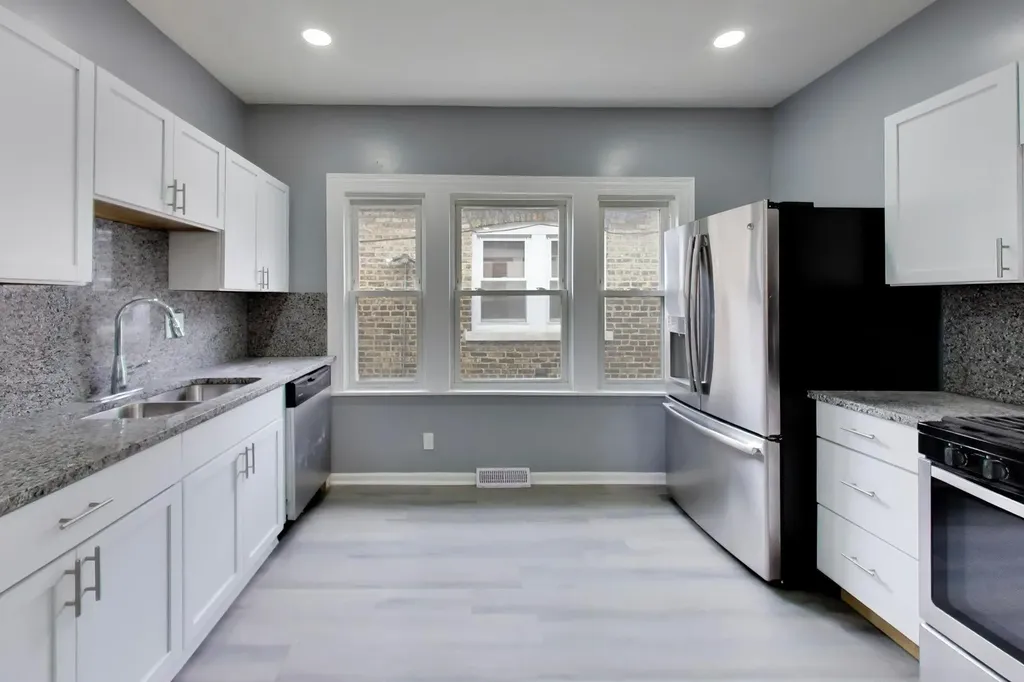 9549 South Calumet Avenue Chicago IL 60628