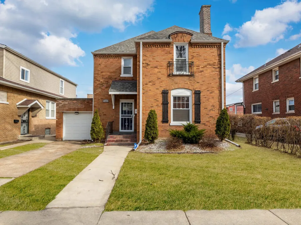 7931 South Paxton Avenue Chicago IL 60617