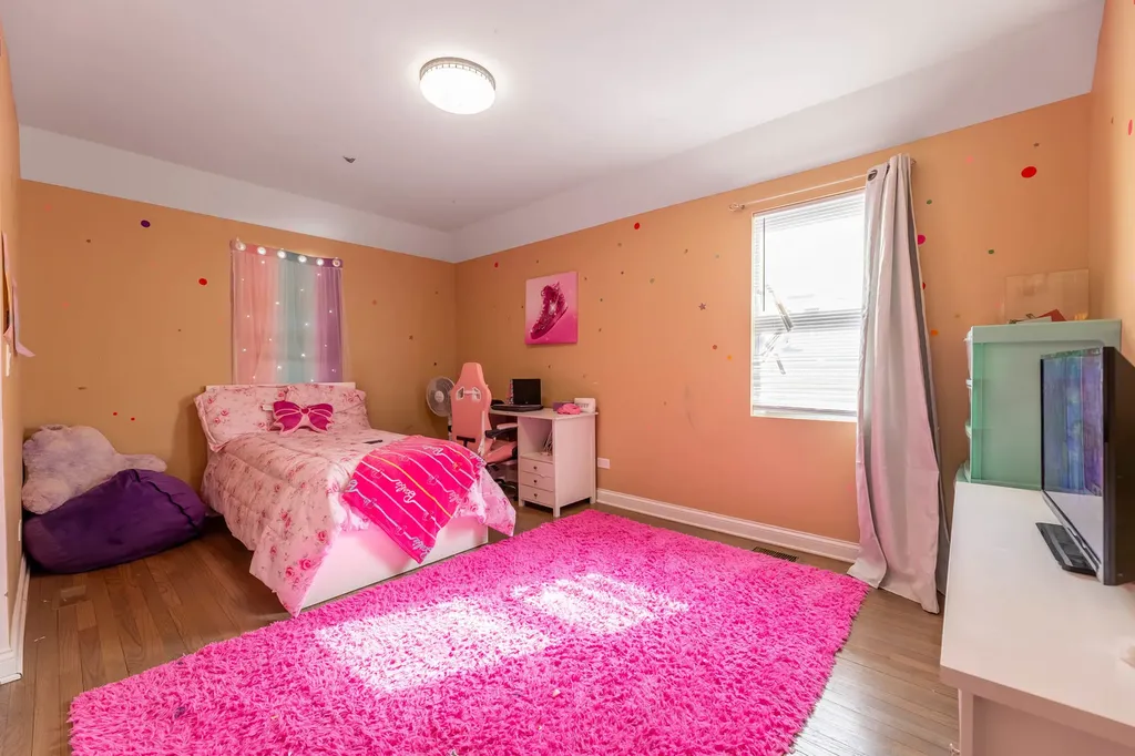 7931 South Paxton Avenue Chicago IL 60617