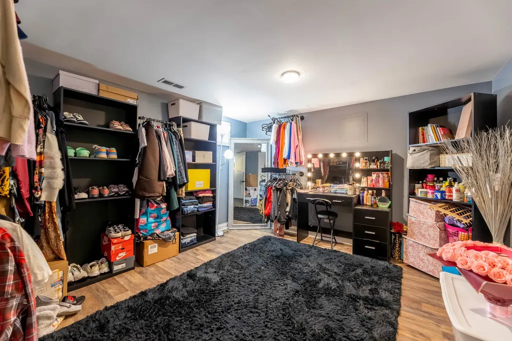 7931 South Paxton Avenue Chicago IL 60617