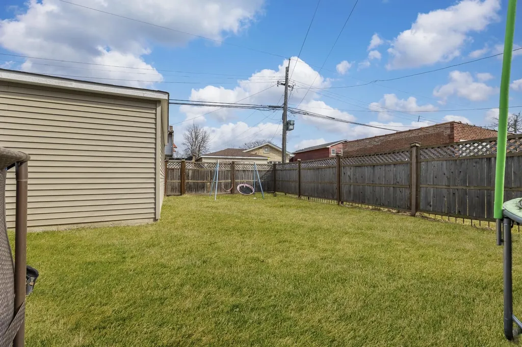 7931 South Paxton Avenue Chicago IL 60617