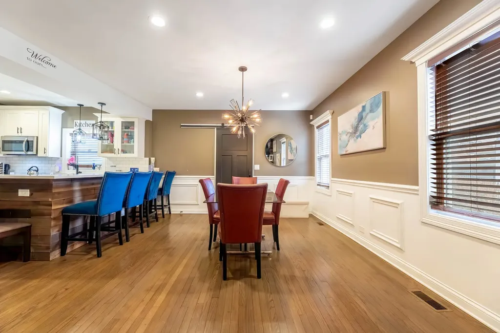 7931 South Paxton Avenue Chicago IL 60617
