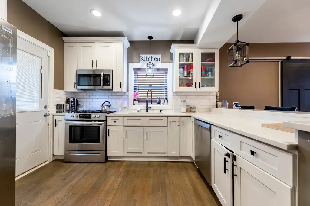 7931 South Paxton Avenue Chicago IL 60617