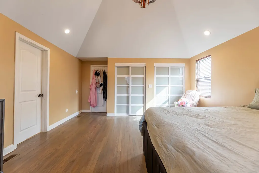 7931 South Paxton Avenue Chicago IL 60617