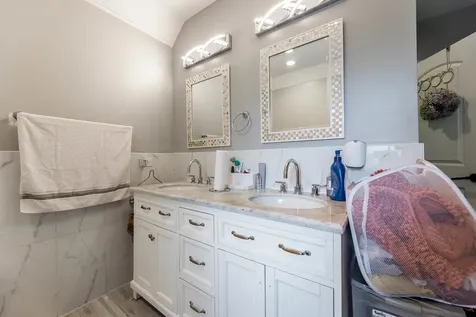 7931 South Paxton Avenue Chicago IL 60617