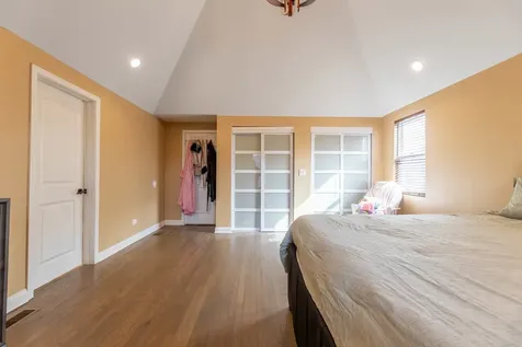 7931 South Paxton Avenue Chicago IL 60617