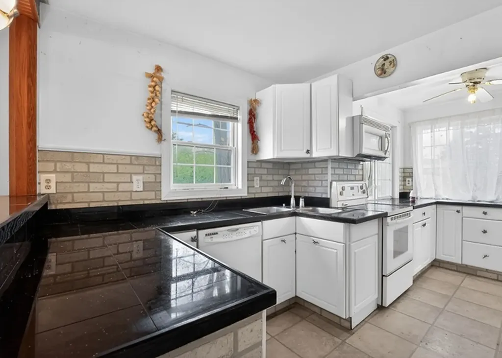 25174 West Claridan Avenue Antioch IL 60002