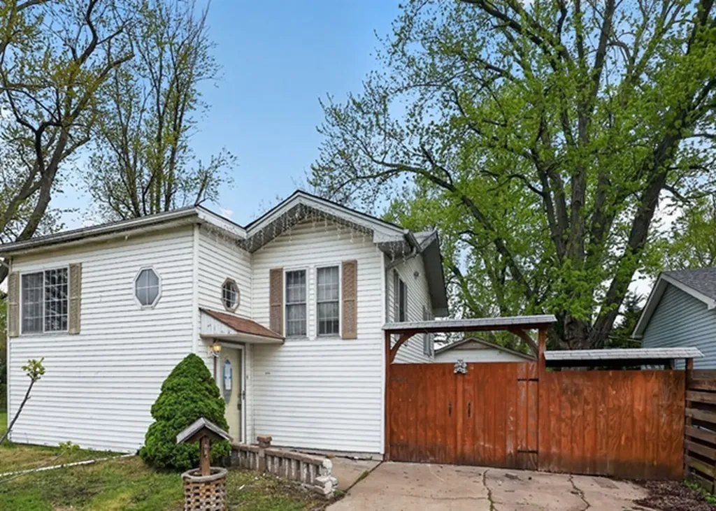 25174 West Claridan Avenue Antioch IL 60002