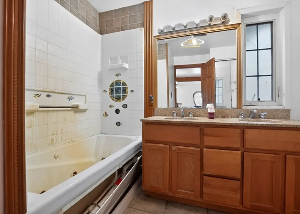 25174 West Claridan Avenue Antioch IL 60002