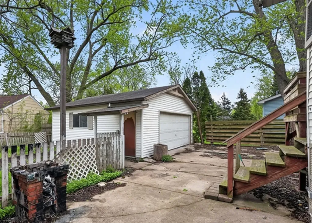 25174 West Claridan Avenue Antioch IL 60002