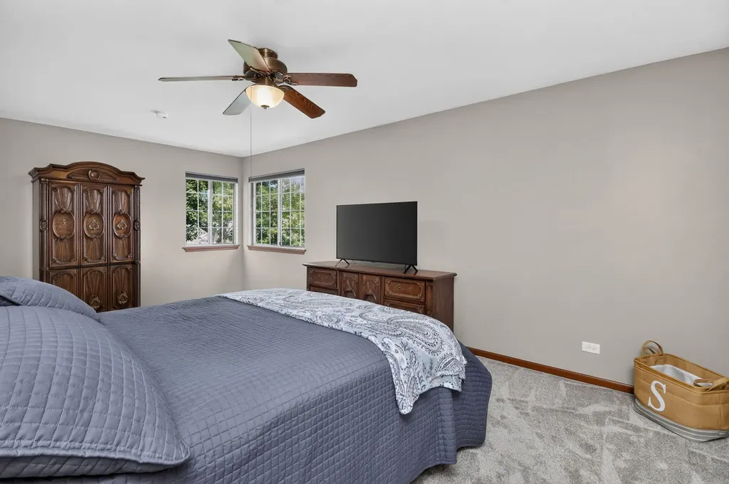 1038 Bedford Drive Carol Stream IL 60188