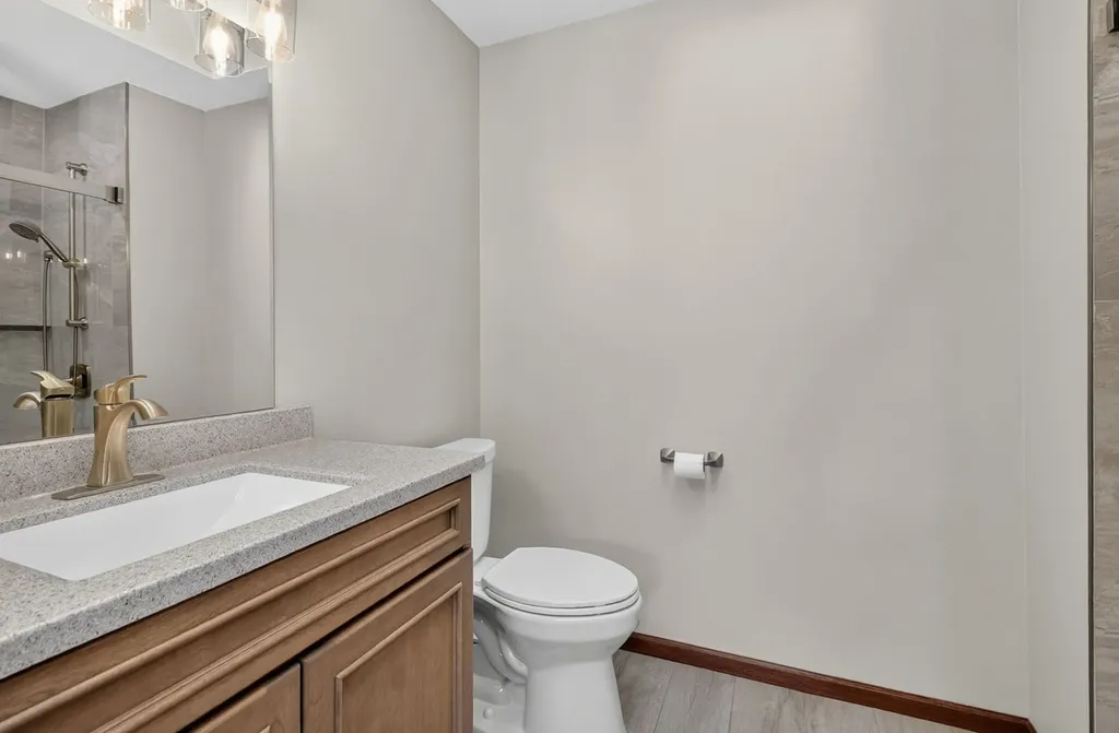 1038 Bedford Drive Carol Stream IL 60188