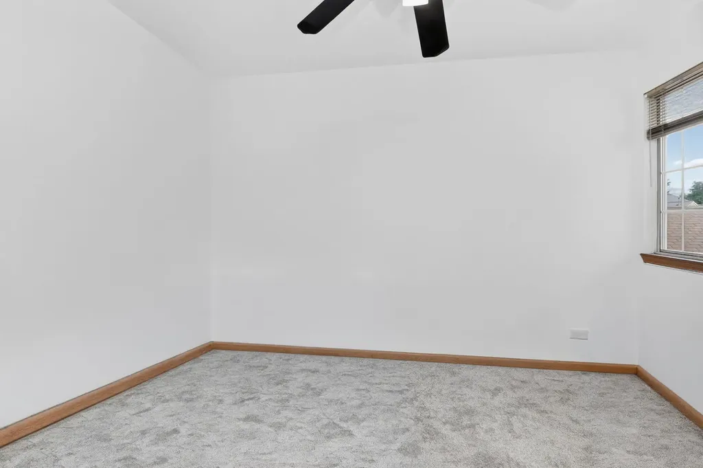 1038 Bedford Drive Carol Stream IL 60188