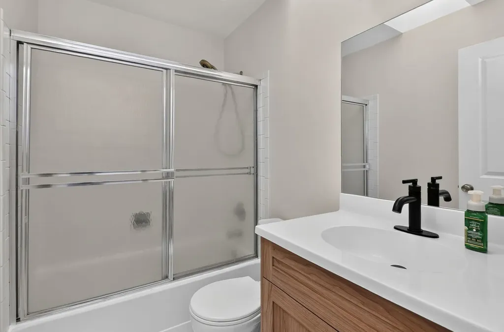 1038 Bedford Drive Carol Stream IL 60188