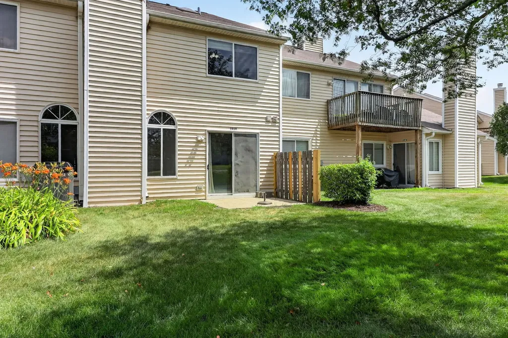 1038 Bedford Drive Carol Stream IL 60188