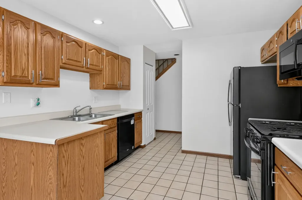 1038 Bedford Drive Carol Stream IL 60188