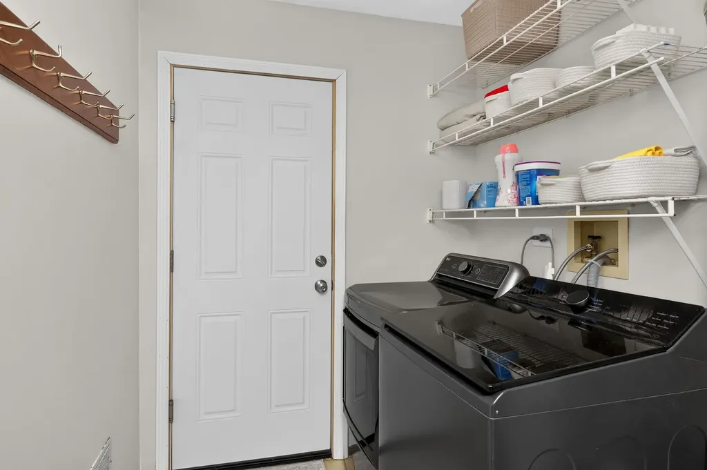1038 Bedford Drive Carol Stream IL 60188