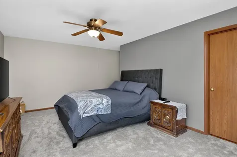 1038 Bedford Drive Carol Stream IL 60188
