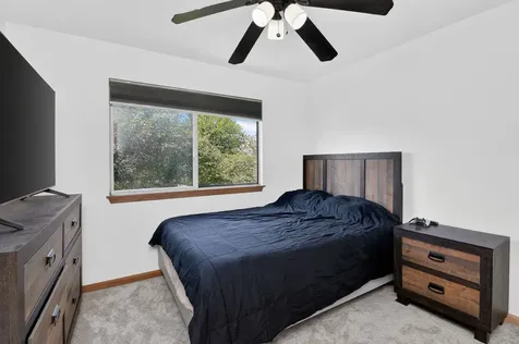 1038 Bedford Drive Carol Stream IL 60188