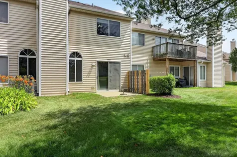 1038 Bedford Drive Carol Stream IL 60188