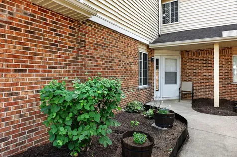 1038 Bedford Drive Carol Stream IL 60188