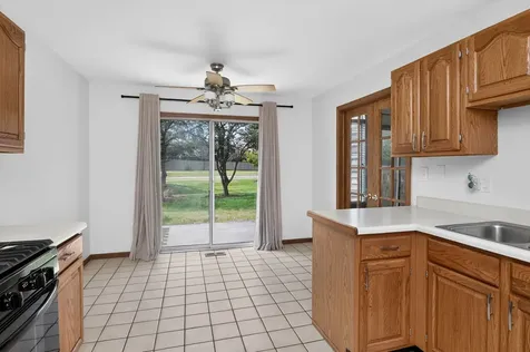 1038 Bedford Drive Carol Stream IL 60188