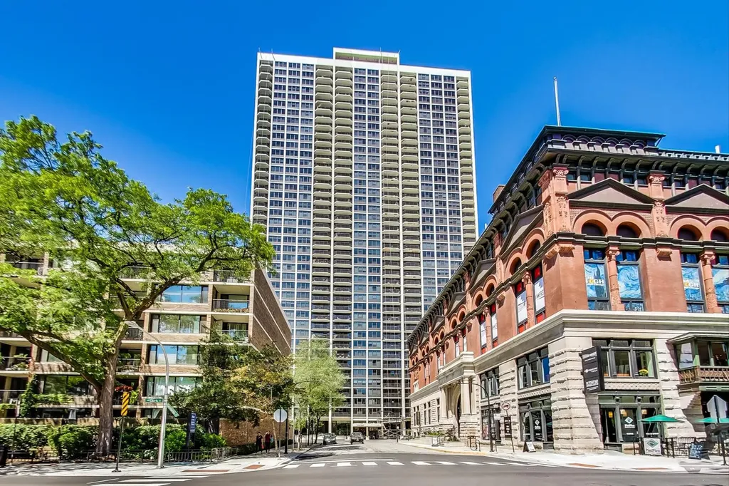 1560 North Sandburg Terrace Chicago IL 60610