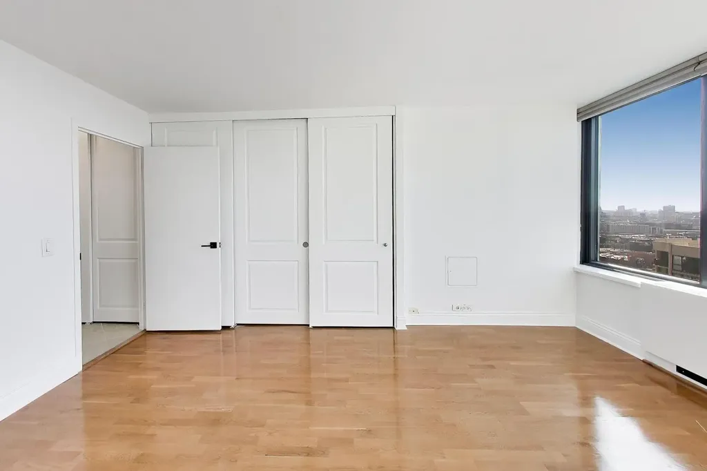 1560 North Sandburg Terrace Chicago IL 60610