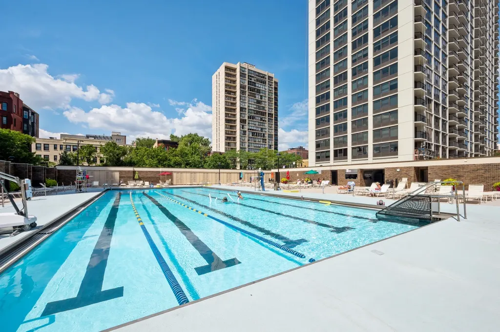 1560 North Sandburg Terrace Chicago IL 60610
