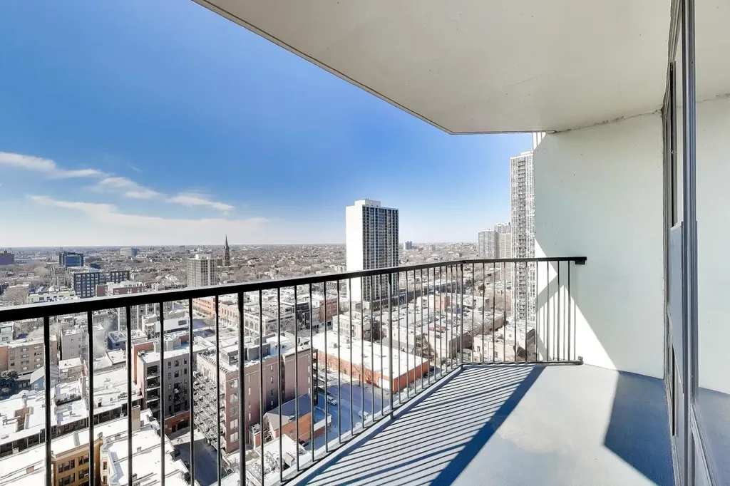 1560 North Sandburg Terrace Chicago IL 60610