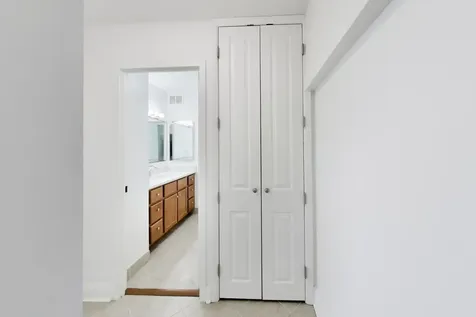 1560 North Sandburg Terrace Chicago IL 60610