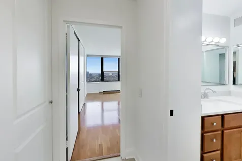 1560 North Sandburg Terrace Chicago IL 60610