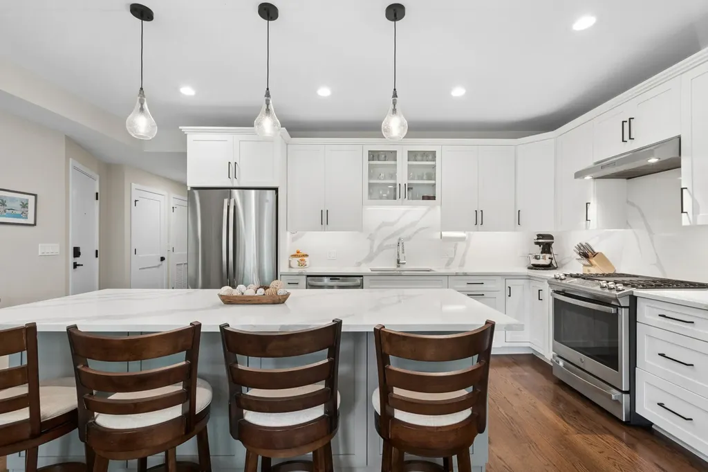 4844 North Hoyne Avenue Chicago IL 60625