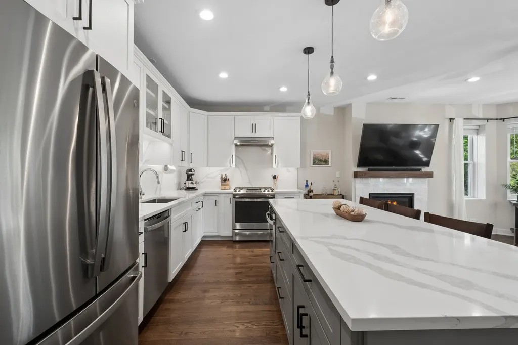 4844 North Hoyne Avenue Chicago IL 60625