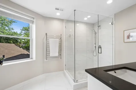 4844 North Hoyne Avenue Chicago IL 60625