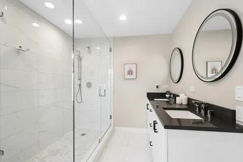 4844 North Hoyne Avenue Chicago IL 60625