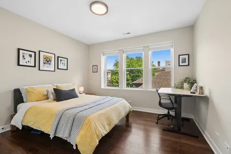 4844 North Hoyne Avenue Chicago IL 60625