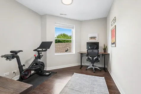 4844 North Hoyne Avenue Chicago IL 60625