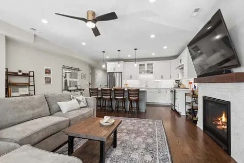 4844 North Hoyne Avenue Chicago IL 60625