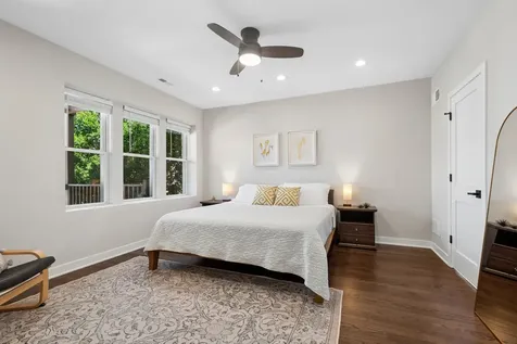4844 North Hoyne Avenue Chicago IL 60625