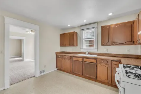 349 10TH Street Moline IL 61265