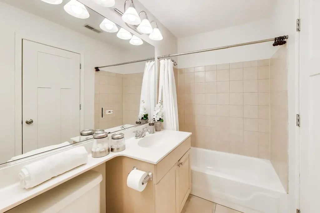 520 West Huron Street Chicago IL 60654