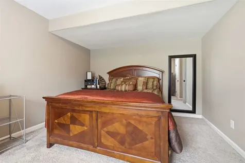 5403 Ferryman Road Bloomington IL 61705