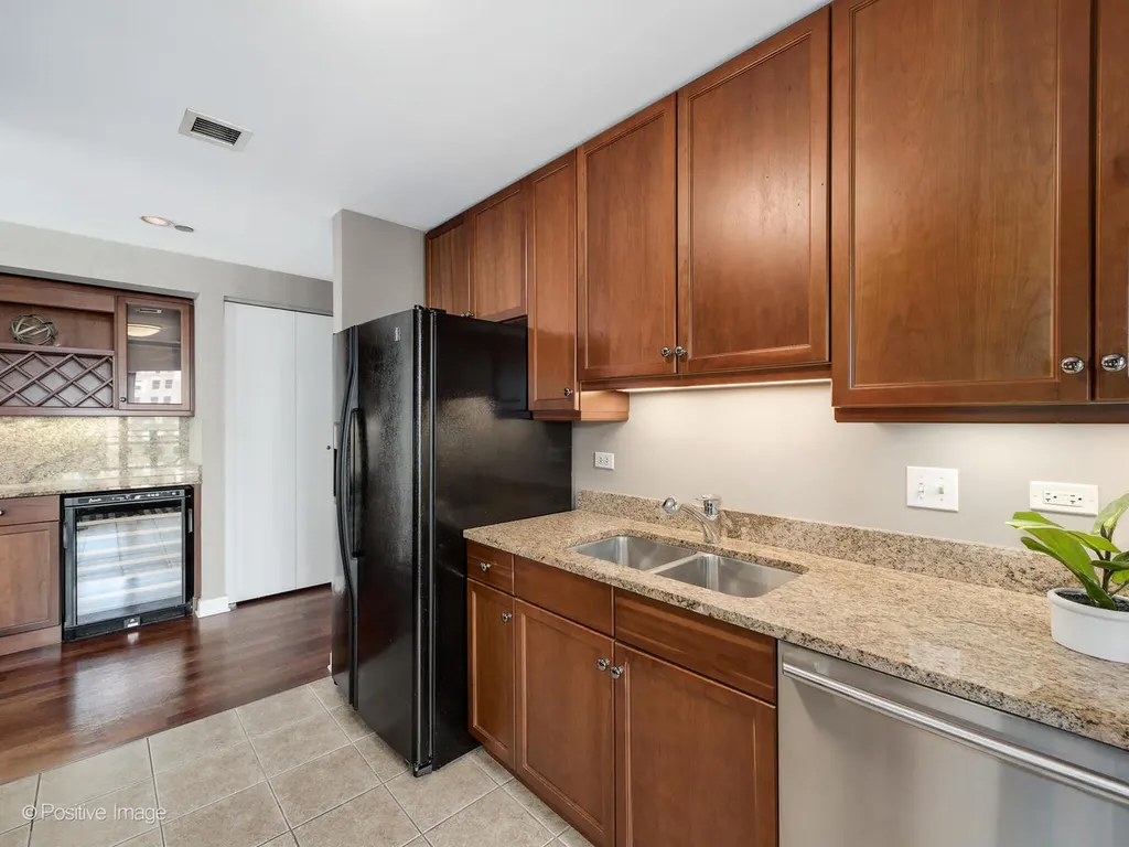 130 North Garland Court Chicago IL 60602