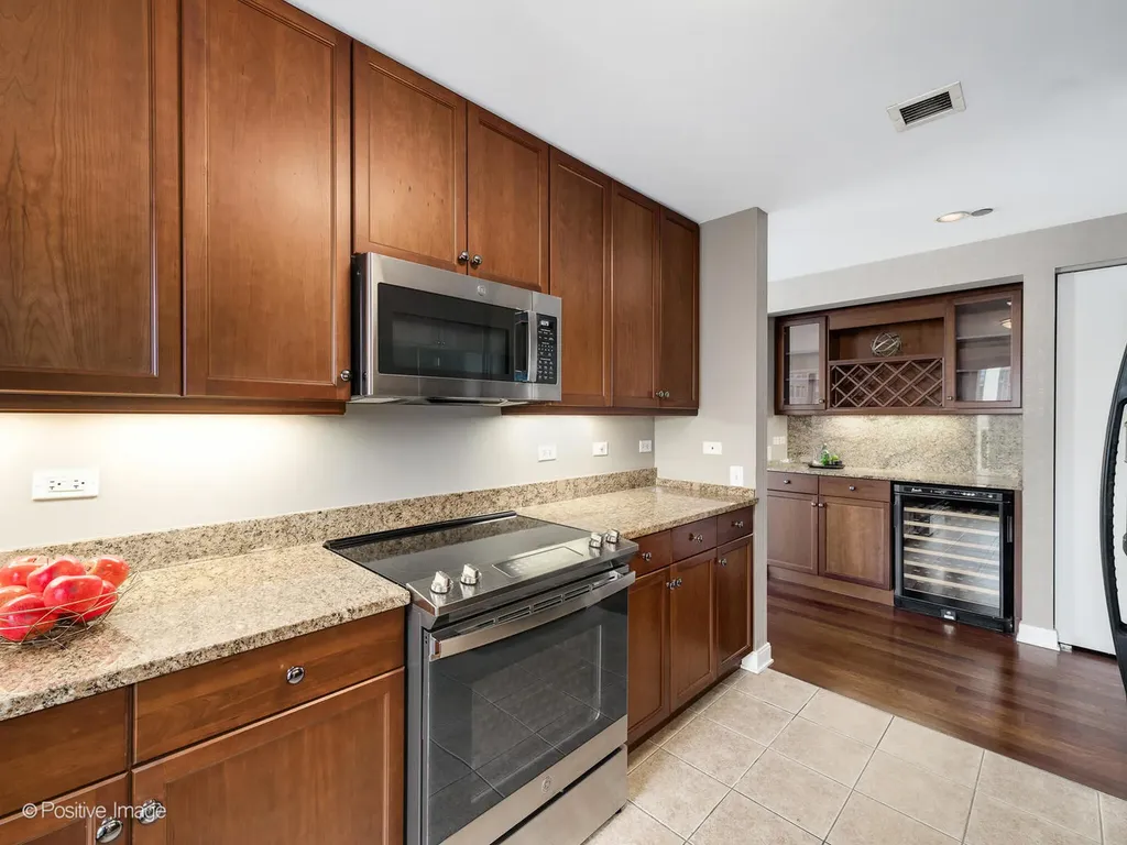 130 North Garland Court Chicago IL 60602