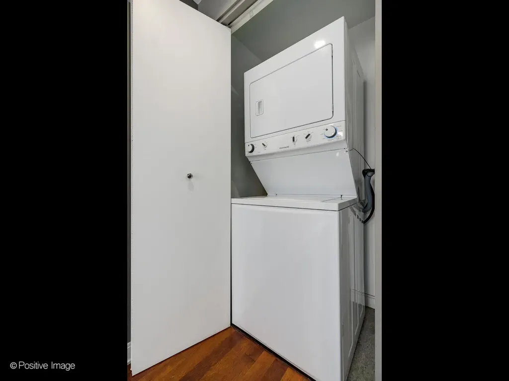 130 North Garland Court Chicago IL 60602