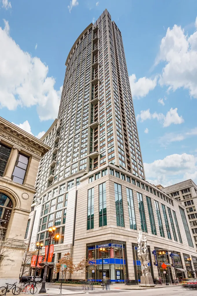 130 North Garland Court Chicago IL 60602