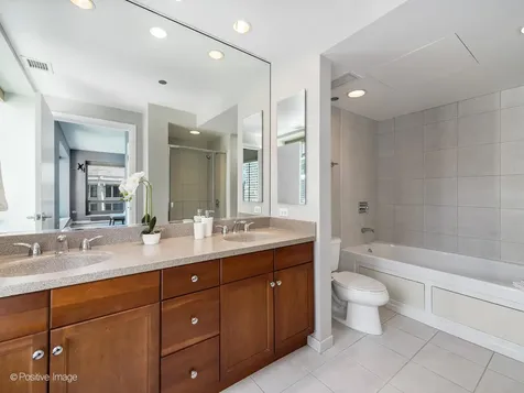 130 North Garland Court Chicago IL 60602